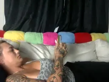 Koyoteej  live sex cam