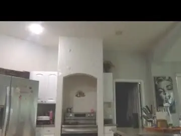 Koyoteej  live sex cam