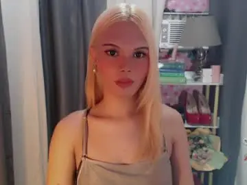 Yourlovekylie  live sex cam