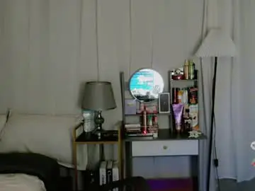 Yourlovekylie  live sex cam