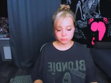 Monalauu  live sex cam