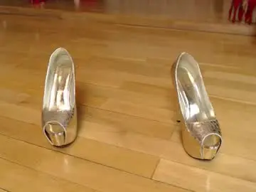 Ukk_bit  live sex cam