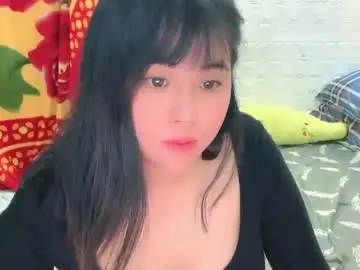 Bigassbee7  live sex cam