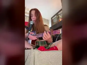 Coconutpee  live sex cam