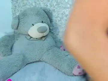 Mia_petithe  live sex cam