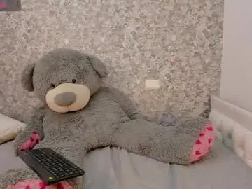 Mia_petithe  live sex cam