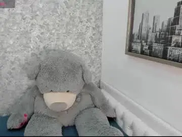 Mia_petithe  live sex cam