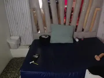 Yiyi_cs  live sex cam