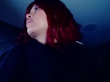 Curvyjulieth  live sex cam