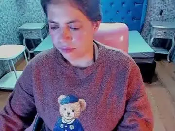 Curvyjulieth  live sex cam