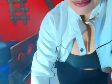 Curvyjulieth  live sex cam