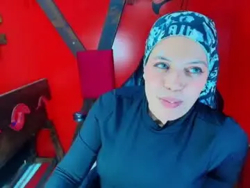 Curvyjulieth  live sex cam