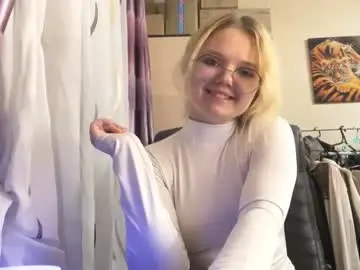 Leoniemutschelknaus  live sex cam