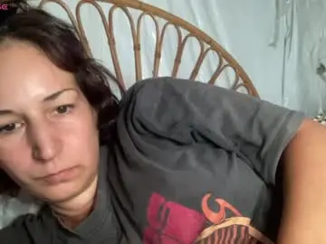 Lucia19i8  live sex cam