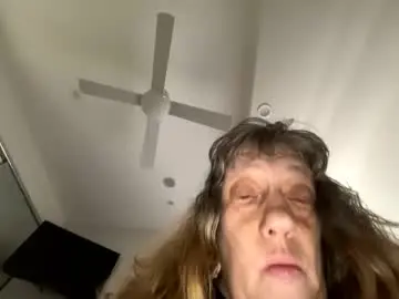 Mcpollsroom  live sex cam