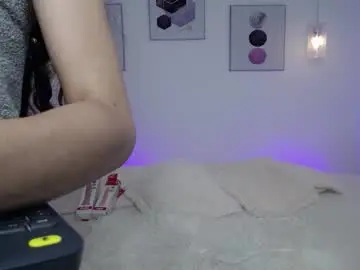 Roxxi33  live sex cam