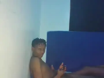 Skiii75  live sex cam