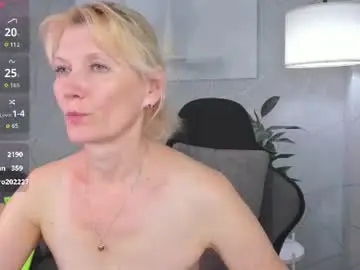 Julie_lucasss  live sex cam
