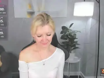 Julie_lucasss  live sex cam