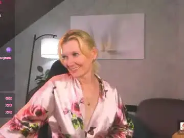 Julie_lucasss  live sex cam