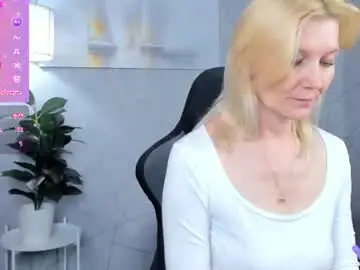 Julie_lucasss  live sex cam
