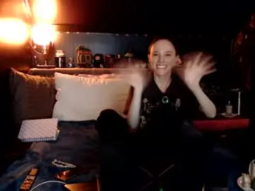 Kitkat369  live sex cam