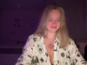 Moonlit_kiss_  live sex cam