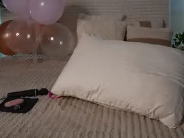 Urblonde001  live sex cam