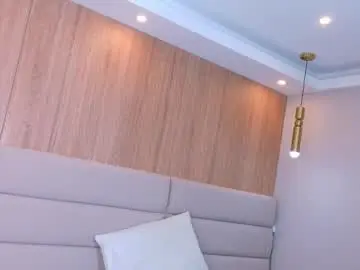 Zoehangel  live sex cam