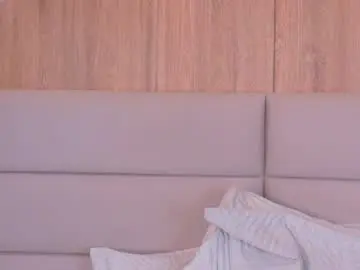 Zoehangel  live sex cam