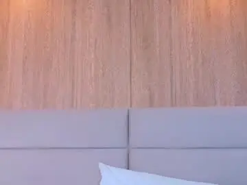 Zoehangel  live sex cam