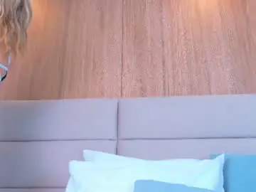Zoehangel  live sex cam