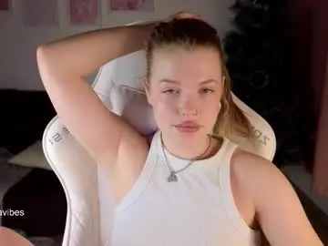 Maya_blonde18  live sex cam