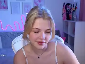 Maya_blonde18  live sex cam