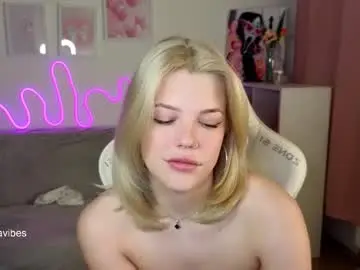 Maya_blonde18  live sex cam