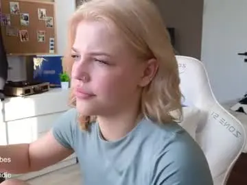 Maya_blonde18  live sex cam