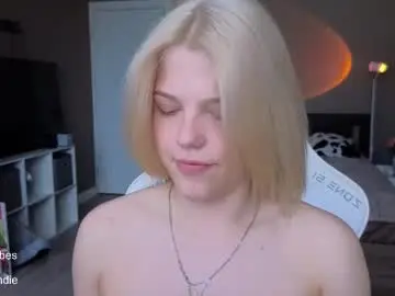 Maya_blonde18  live sex cam