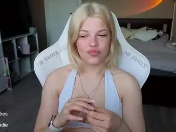 Maya_blonde18  live sex cam