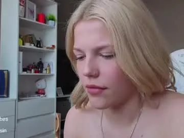 Maya_blonde18  live sex cam