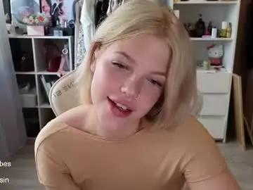 Maya_blonde18  live sex cam