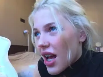 Maya_blonde18  live sex cam