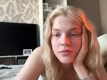 Maya_blonde18  live sex cam