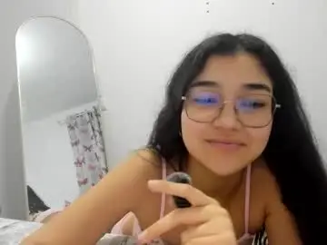 Isasuarezzzz  live sex cam