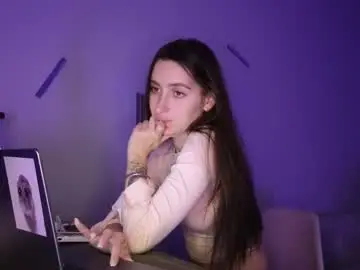 Kikkymoore  live sex cam