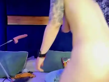 Kissingcobank  live sex cam