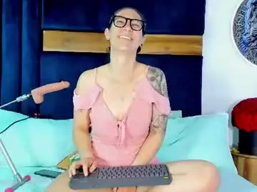 Kissingcobank  live sex cam