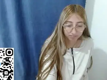 Nanylux  live sex cam