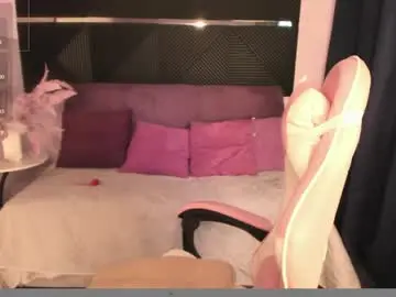 Nikavibe18  live sex cam