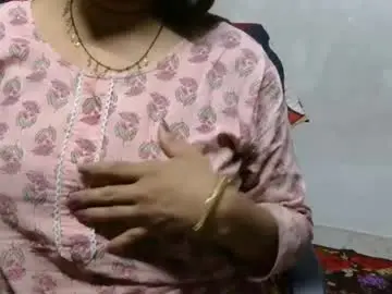 Hungrymilf69  live sex cam
