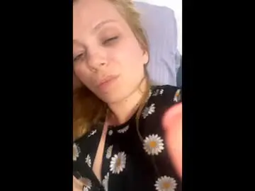 Sarahhwild  live sex cam